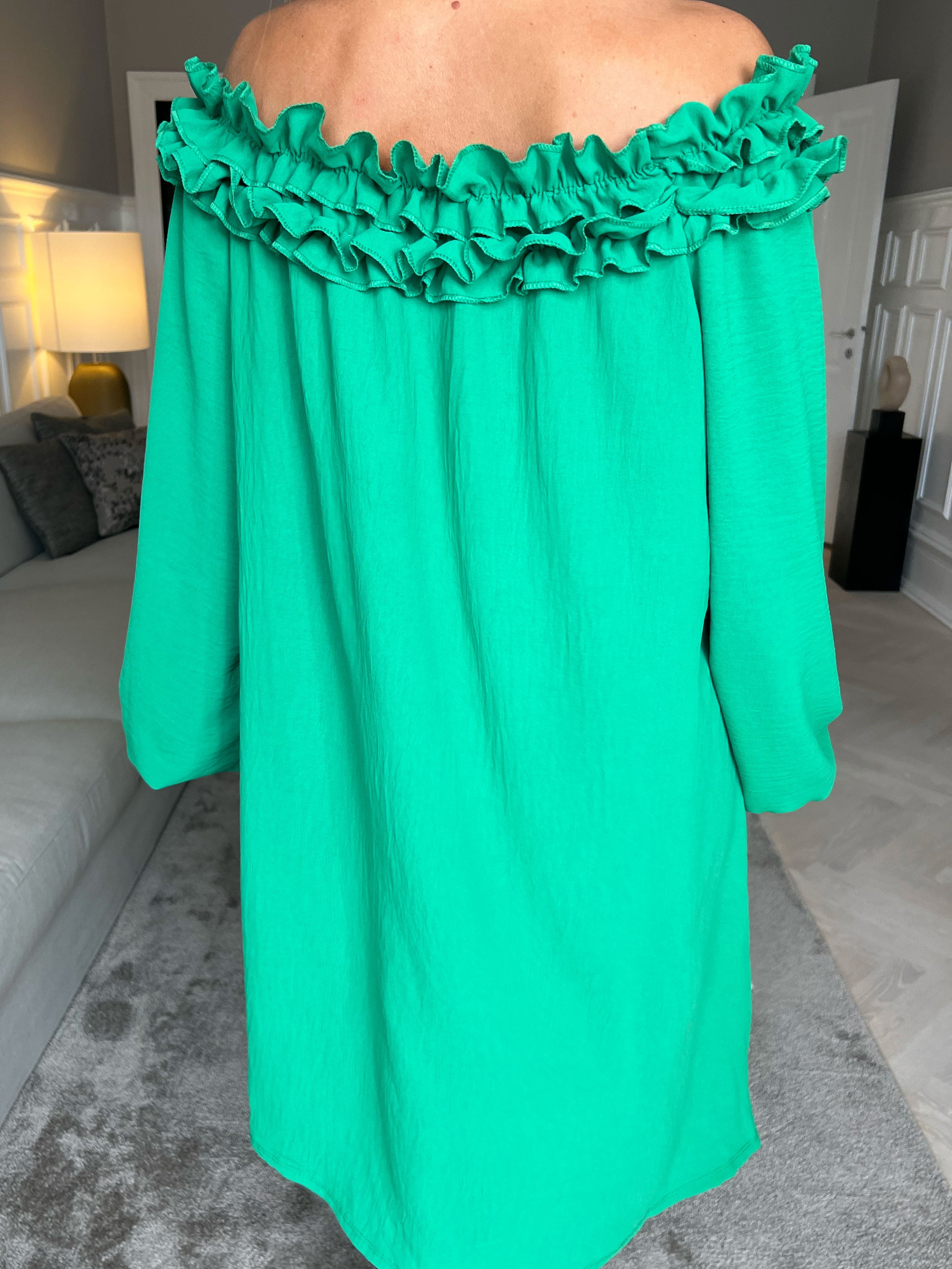 Chili Dress - Klänning med långa ärmar och volanger